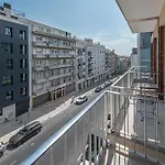 Διαμέρισμα Houze Spacious Near Marques De Pombal *
